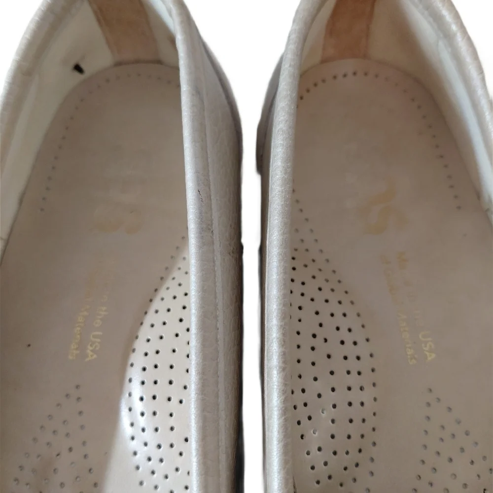SAS Simplify Slip On Loafers Women's Size 8 Wide Pearl Leather Loafer Flats